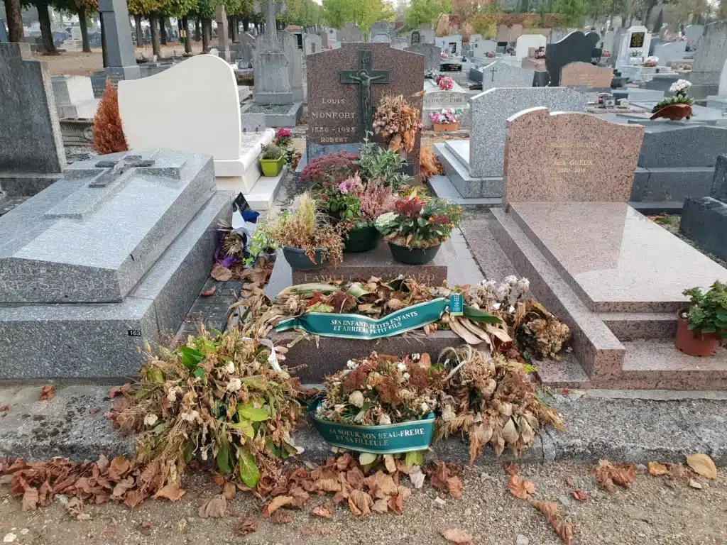 Etat d'une sépulture après obsèque lorsque aucune solution d'entretien n'est prévue.